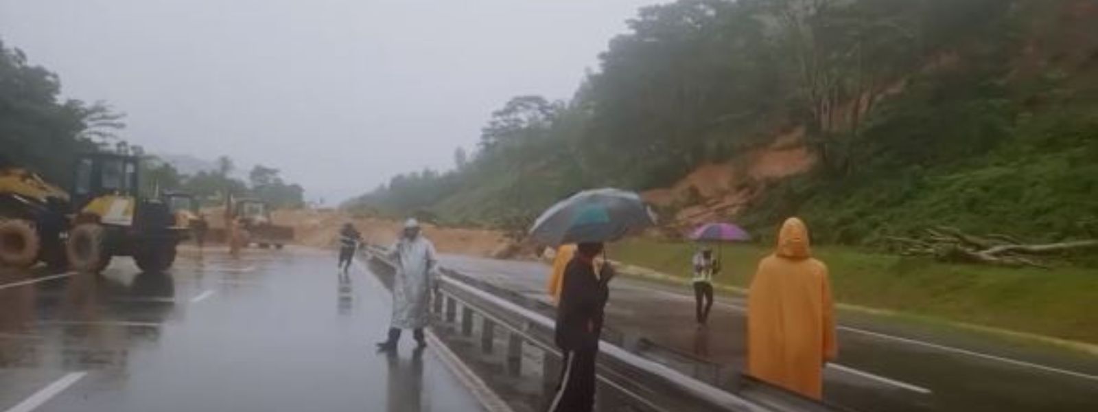 Risky to reopen right lanes of Southern Expressway